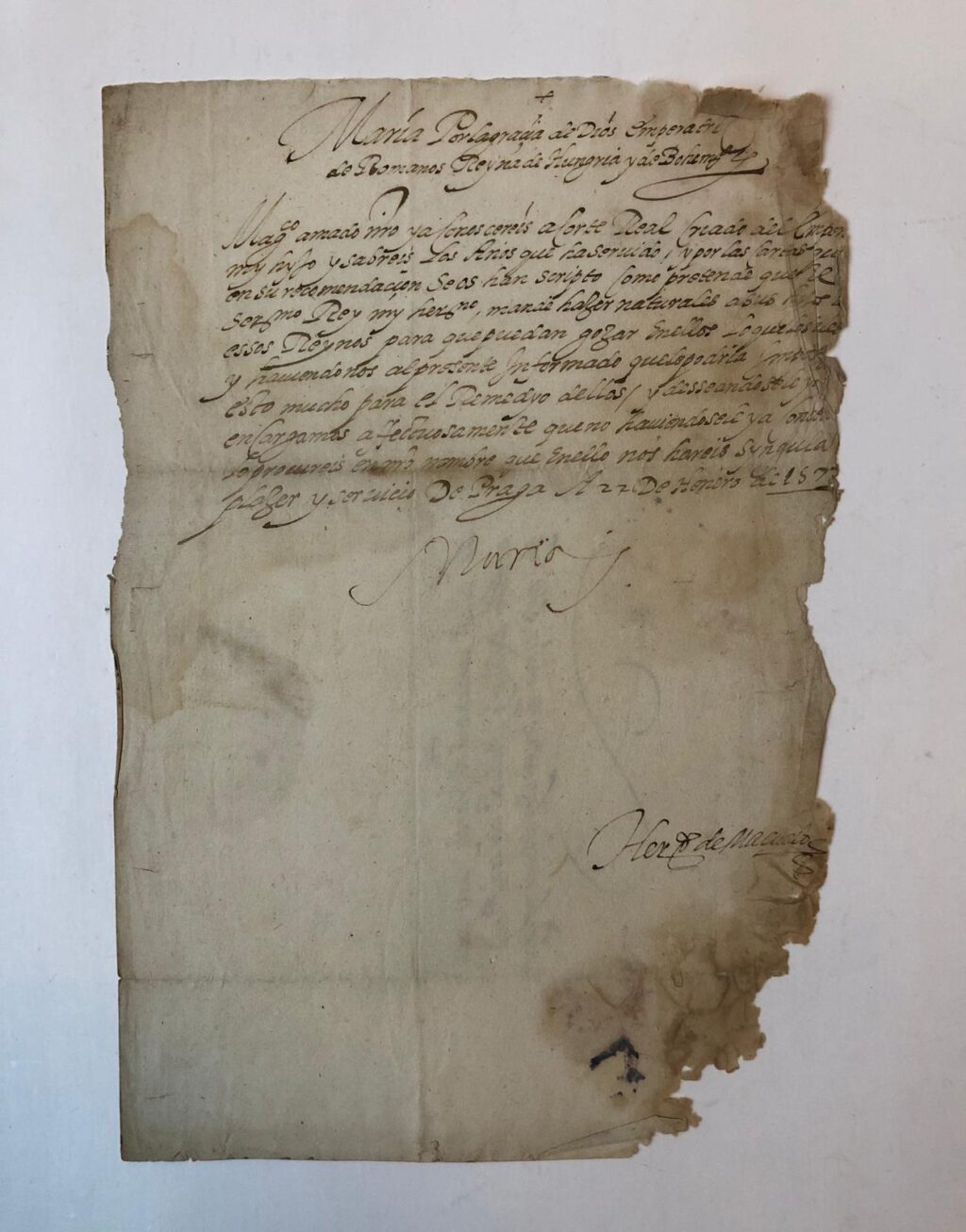 HABSBURG, MARIA VAN Brief van Maria, dochter van Karel V en zuster van Philips II, gehuwd met keizer Maximiliaan II van Habsburg, dd Praag 1577, gericht aan Baron Juan. Spaanse tekst (12 regels) met eigen handtekening “Maria”.