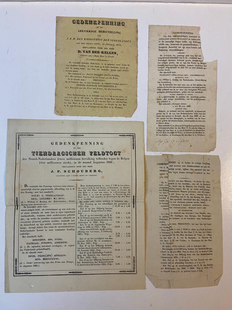 NUMISMATIEK --- Vier prospectussen voor intekening op gedenkpenningen. Gedrukt, verschillende formaten, 1830-1835.