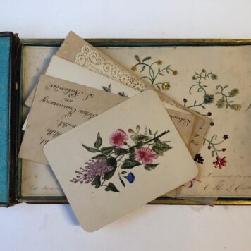 KRAWINKEL, ALDENHOVEN, WERLEMANN Album amoricum in de vorm van een oblong doos met losse blaadjes van Marie N.N., 1840-46.