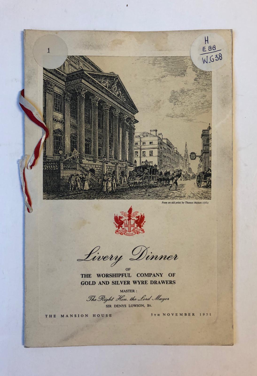  - LONDEN, WAPENS VAN DE LIVERY COMPANIES Menu voor het Livery Dinner van de Company of Gold and Silver wyre drawers, Mansion House 1951, 4, 8 p. gedrukt. Met afb. van alle 79 gildenwapens van de Livery Companies of London.