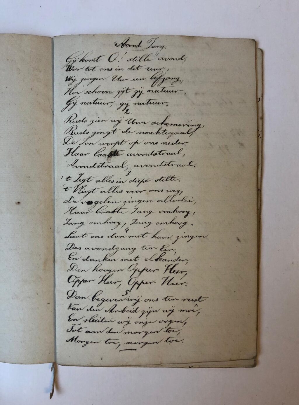 VERZEN Verzenboekje, 19e-eeuws, met anonieme versjes, manuscript, 8º, 21 p., met een los vers, 2 p., 4º.
