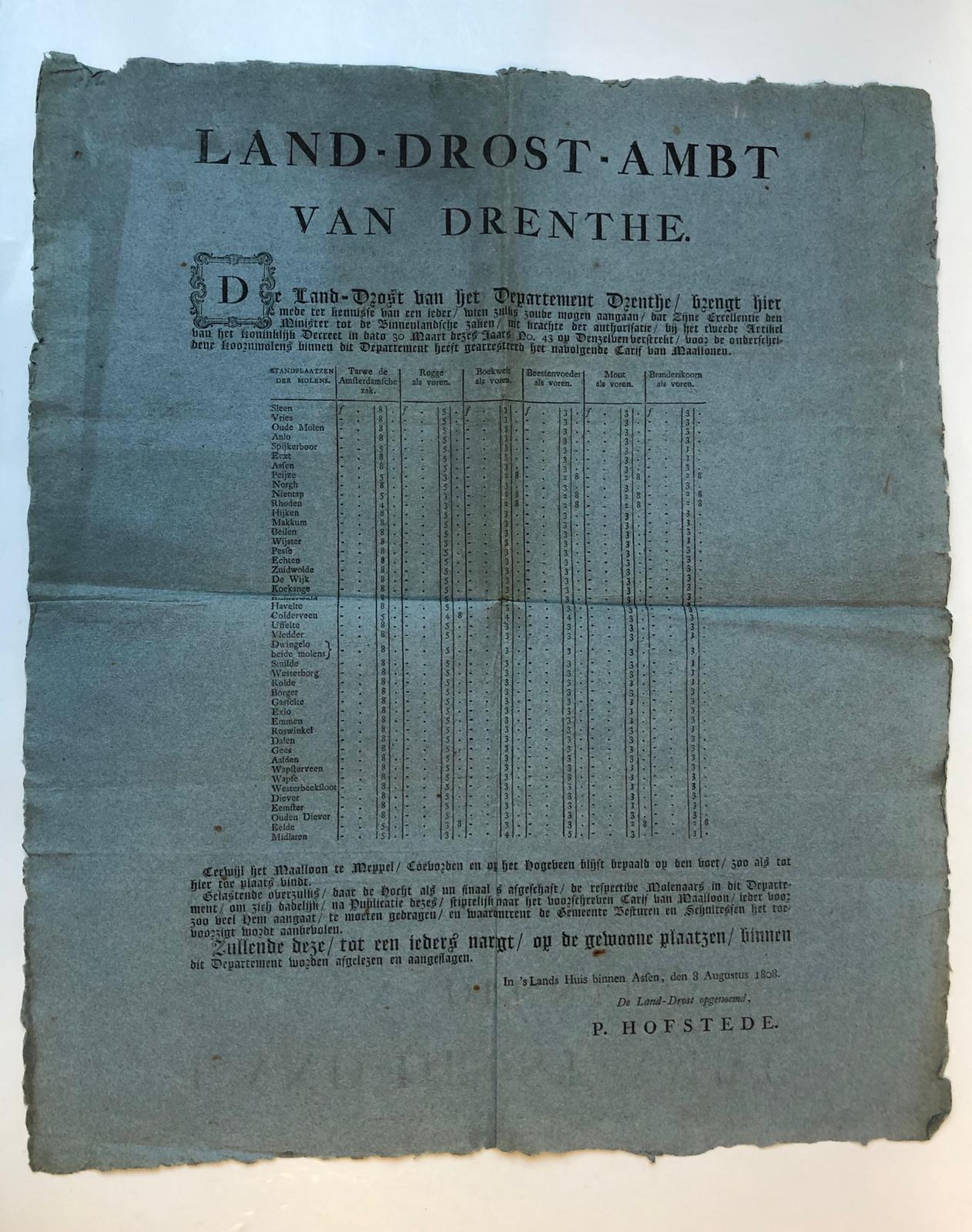  - DRENTHE, KORENMOLENS Proclamatie van de landdrost van Drenthe, P. Hofstede, d.d. Assen 8-8-1808, waarbij de maallonen van de korenmolens in Drenthe werden vastgesteld. 1 blad, plano, gedrukt op blauw papier.