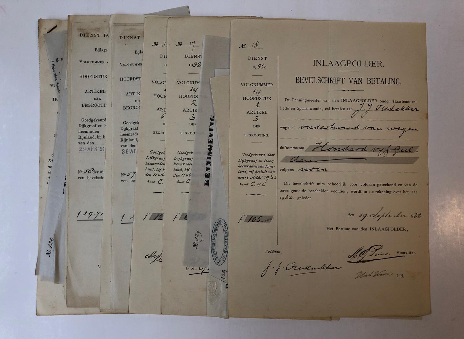  - HAARLEMMERLIEDE, INLAAGPOLDER Ca. 25 notas ingekomen bij het bestuur van de Inlaagpolder onder Haarlemmerliede, ca. 1860 - ca. 1930.
