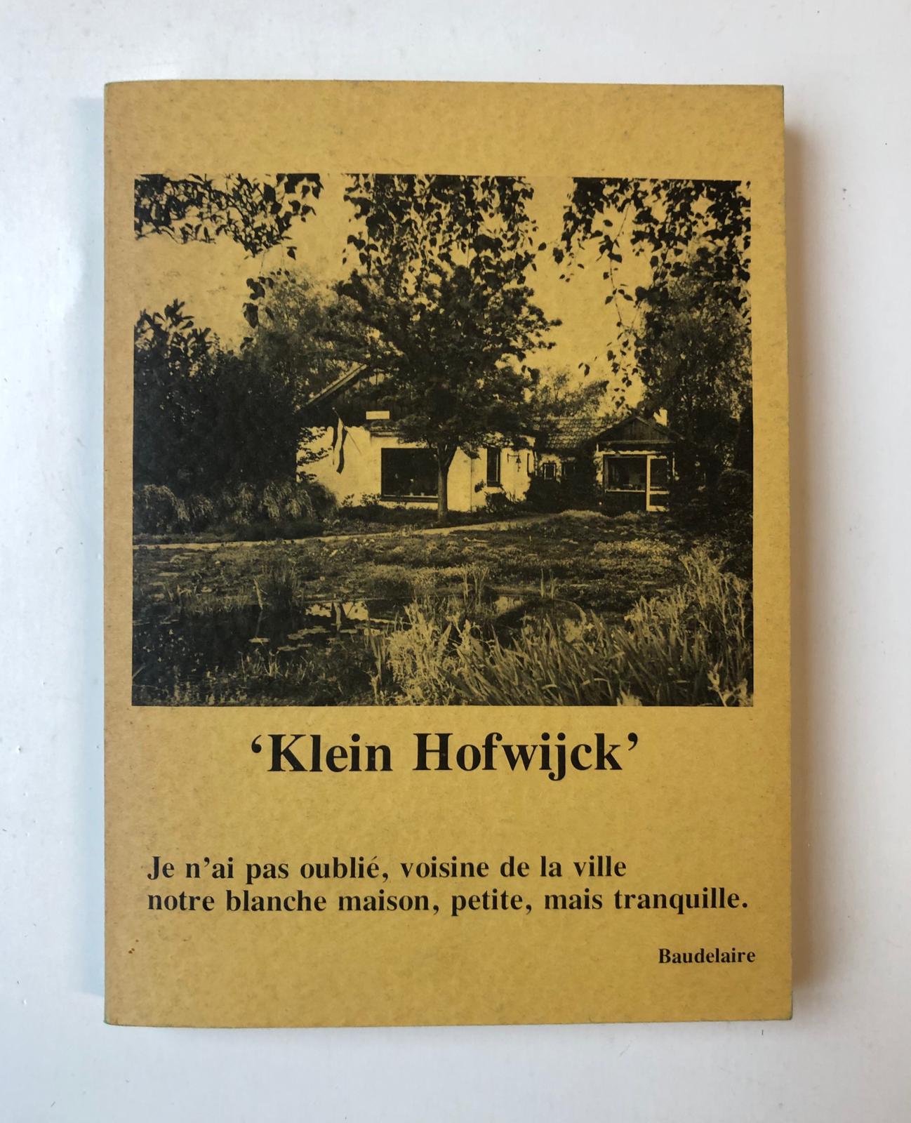  - HUYGENS Twee gedrukte boekjes, niet in de handel, waarin M.H. Huygens (oom Mak) citaten uit gelezen boeken publiceerde, vergezeld van zijn commentaar. Titels: Klein Hofwijck, Wageningen 1980 en (geen titel), Wageningen 1981.