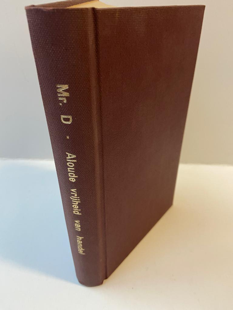Over de aloude vrijheid van handel en nijverheid in Nederland, door Mr. D...., Deventer, M. Ballot, 1840, 319 pag., geb. in 20e eeuwse linnen band.