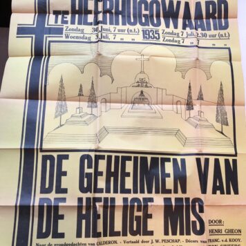 HEERHUGOWAARD Poster voor het “Openluchtspel te Heerhugowaard” 1935: De geheimen van de Heilige Mis. Leiding: Anton Sweers. Gedrukt, 100x70 cm.