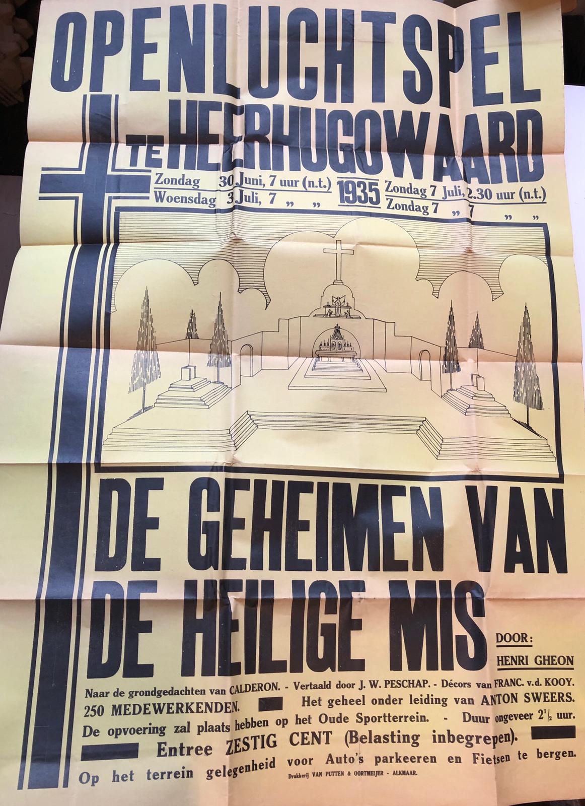  - HEERHUGOWAARD Poster voor het Openluchtspel te Heerhugowaard 1935: De geheimen van de Heilige Mis. Leiding: Anton Sweers. Gedrukt, 100x70 cm.