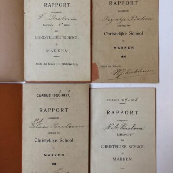 MARKEN, PEREBOOM Vier schoolrapporten van de “Christelijke School te Marken” (hoofden F. de Boer, H.J. Kerkhoven en G. Hogeweg Jz.) over 1922-1930 ten name van de leerlingen N.A. (Klaas) Pereboom, en Trijntje Pereboom.