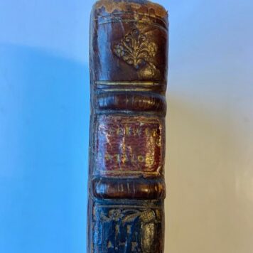 Algemeene naam-lyst van boeken met de pryzen of de boek-negotie. Benevens de kenisse en waarde derzelver gemakkelyk gemaakt. Zynde eene verzameling van eenige duizenden van boeken (...), zedert den jaare 1709 tot 1771 in eene alphabetische order geschikt met de pryzen hoe veel elk boek in ieder verkopinge gekost heeft. Deel I, 2e stuk, behelzende Nederduitsche boeken in octavo [van auteurs met namen beginnende met de letters A t/m Q].