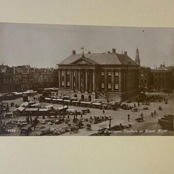 GRONINGEN--- Collectie van enige tientallen foto's en prentbriefkaarten van de stad Groningen, ca. 1900-ca. 1940.