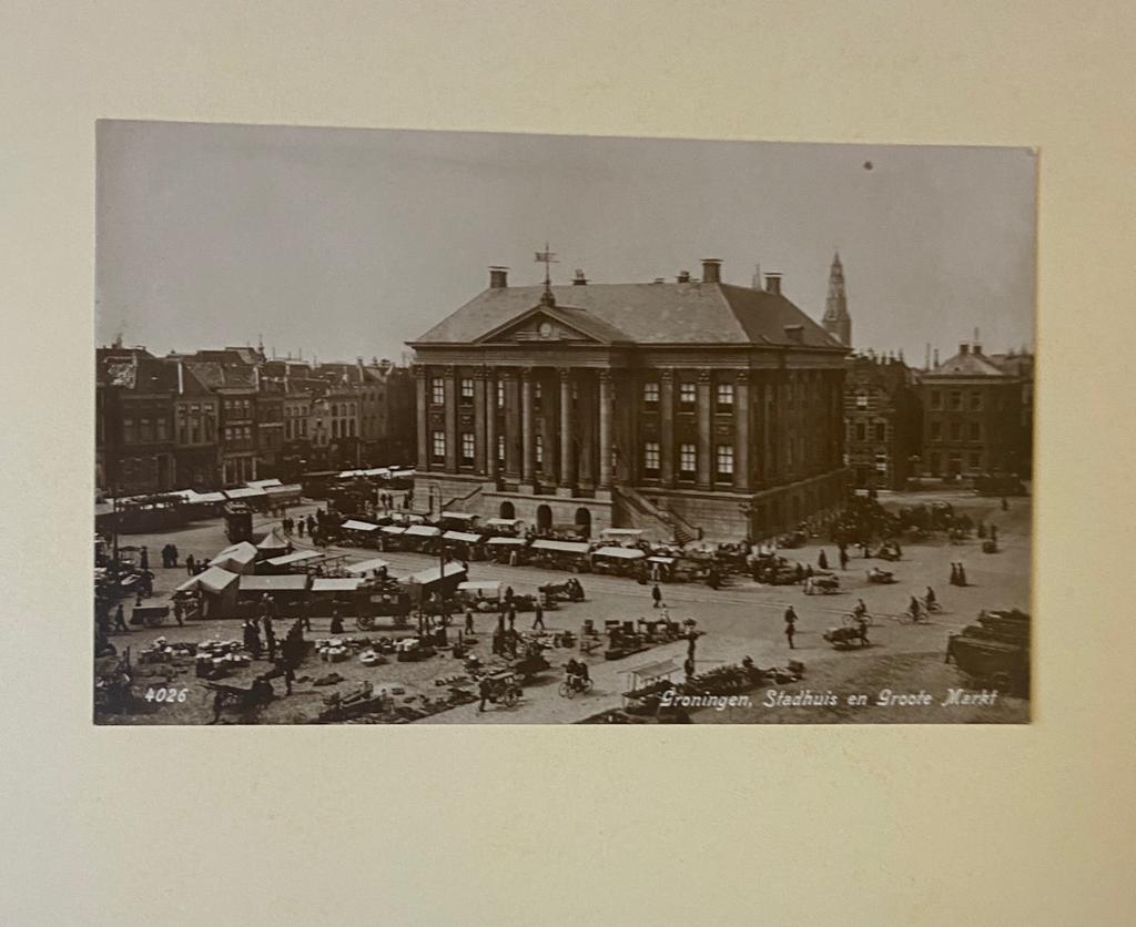  - GRONINGEN--- Collectie van enige tientallen foto's en prentbriefkaarten van de stad Groningen, ca. 1900-ca. 1940.