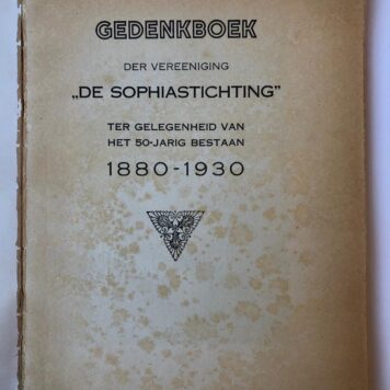 Gedenkboek der Vereeniging De Sophiastichting, ter gelegenheid van het 50-jarig bestaan, 1880-1930, 45+(1) pag., geïll.
