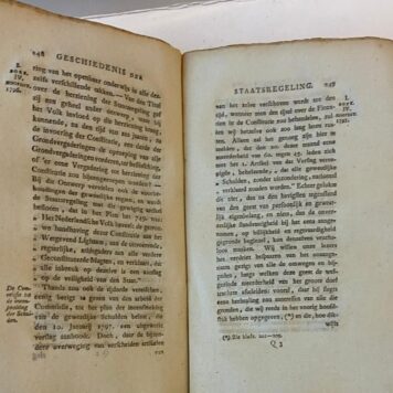 [Bataafsche Republiek/Batavian Republic] Geschiedenis der Staatsregeling voor het Bataafsche volk. Amsterdam, Allart, 1799, 16+605 pp.