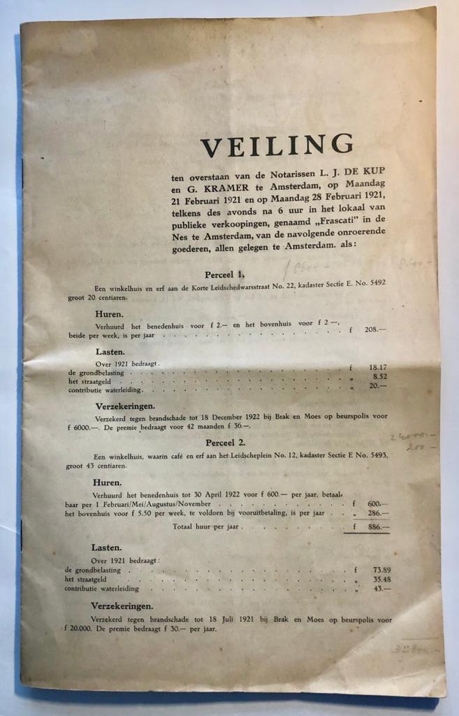 [Folio veilingbrochure betreffende onroerend goed Amsterdam] Veiling van onroerende goederen te Amsterdam, Notarissen L. J. de Kup en G. Kramer te Amsterdam, 1921, 20 pp.