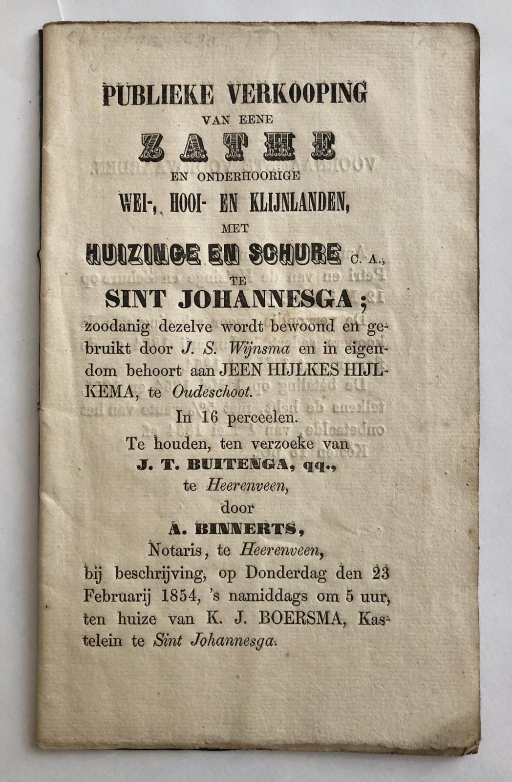 [VEILINGBOEKJE ONROEREND GOED] - [Veilingboekje betreffende onroerend goed St. Johannesga, Friesland] Publieke Verkooping van eene Zathe en onderhoorige wei-, hooi- en klijnlanden, Notaris J. T. Buitenga te Heerenveen, 1854, 16 pp.