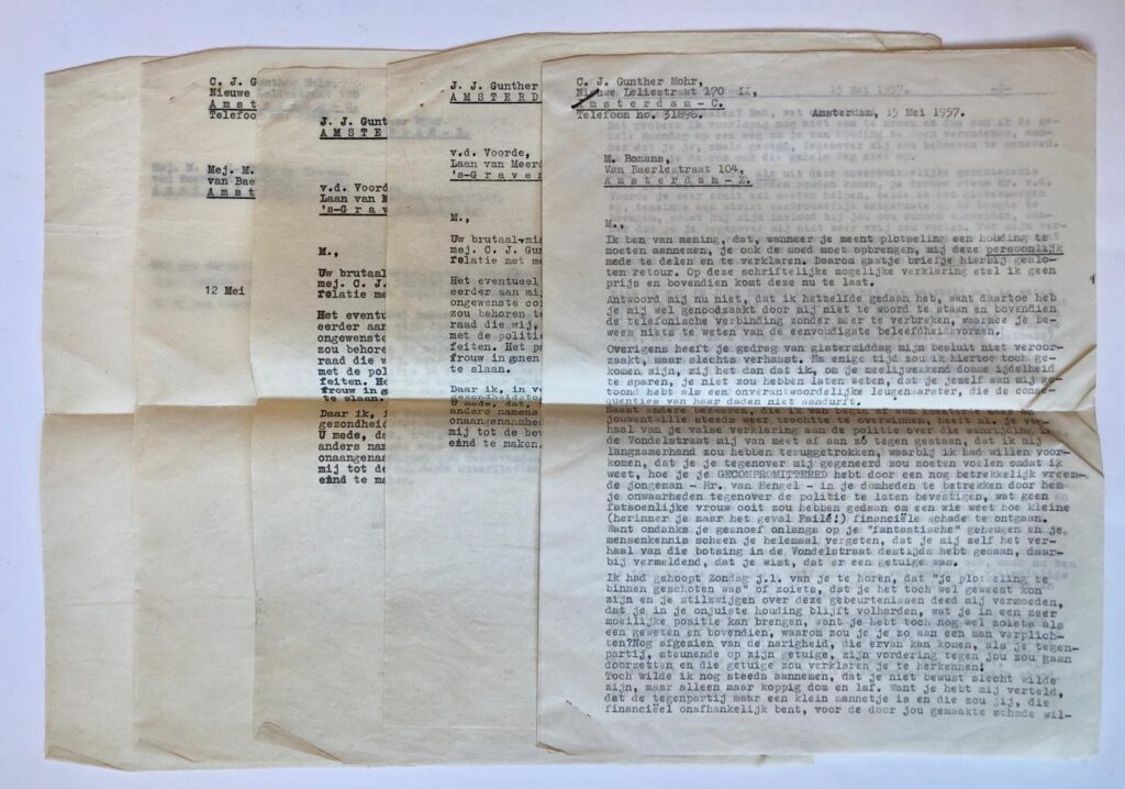 [11 Documents about Bomans, Gunther Mohr] Brief van mej. C.J. Gunther Mohr aan mej. M.A.L. Bomans, Van Baerlestraat 104, Amsterdam, d.d. 1957. Getypt, 2 p. Met ca. 10 andere stukken.