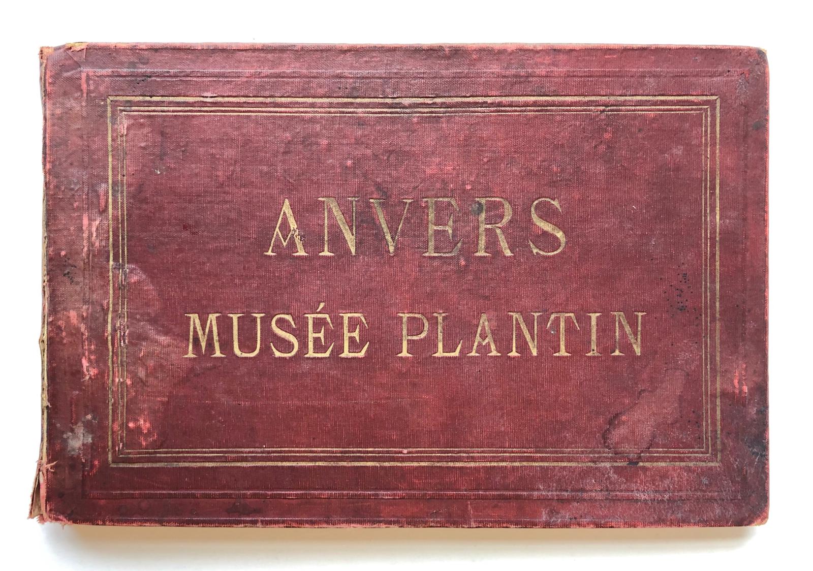 [Photography Antwerpen, ca 1880] Anvers Musée Platin, tekst in goud op een rood linnen omslag van een oblong fotoboek met 1 pag. tekst en 12 foto's, elk 10x18 cm van exterieur en interieur van het museum. Ca. 1880?