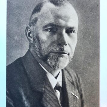 [POSTCARD, 1935, TABAK, NED. JONGELINGS VERBOND] Prentbriefkaart met fotoportret van C. Tabak, jubilaris 1910-1935 bij het Ned. Jongelingsverbond, 1935.