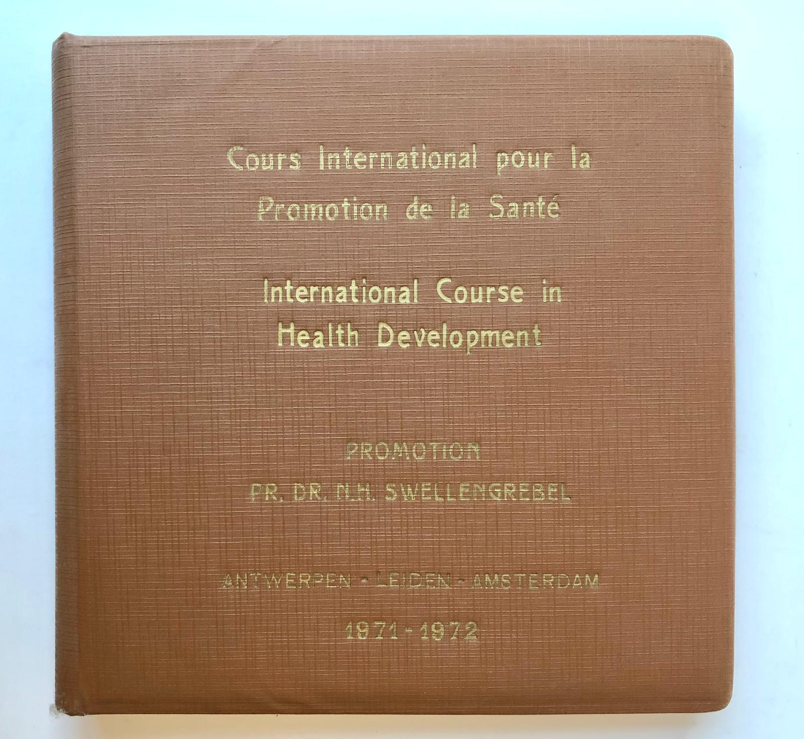  - [Photo album 1972] Fotoalbum International Course in Health Development 1971-72 Promotion dr. N.H. Swellengrebel, 40 fotos van de deelnemers en docenten van deze cursus.