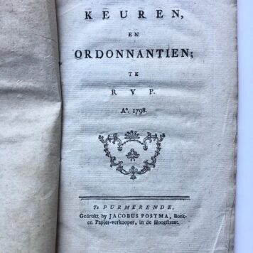 RIJP, DE, KEUREN 1795 -- Huishoudelyke (huishoudenlijke) keuren en ordonnantien te Ryp, anno 1798, Purmerend. J. Postma, [1798]. 8°, gedrukt boekje met sierpapier omslag, 50 pag.