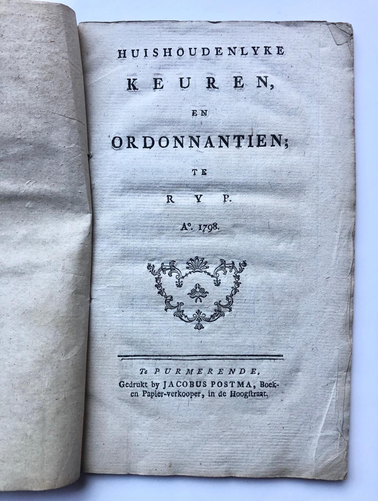  - RIJP, DE, KEUREN 1795 -- Huishoudelyke (huishoudenlijke) keuren en ordonnantien te Ryp, anno 1798, Purmerend. J. Postma, [1798]. 8, gedrukt boekje met sierpapier omslag, 50 pag.