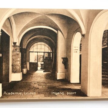 [Postcard, Academy building, 1910] Mapje prentbriefkaarten 'Academie Leiden serie B', ca. 1910, uitg. H.J. v. Katwijk te Leiden, 12 stuks.