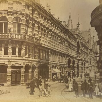 [Photography, Shopping Mall] Old photo of Warehouse/shopping street in Neogothic style (neogotiek), maybe Magna Plaza Amsterdam?, 22 x 27,8 cm, published around 1890. .