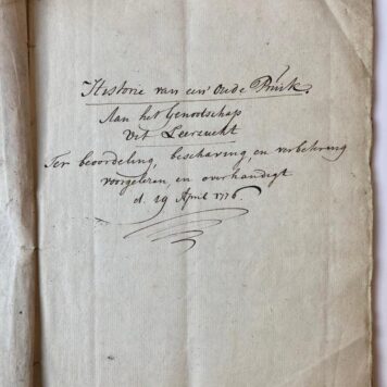 [Manuscript, Society uit Leerzucht, 1776] ‘Historie van een oude pruik. Aan het Genootschap Uit Leerzucht. Ter beoordeling, beschaving en verbetering voorgelezen en overhandigt den 19 april 1776’. Manuscript, 4°, 23 pag., in sierpapier omslag.