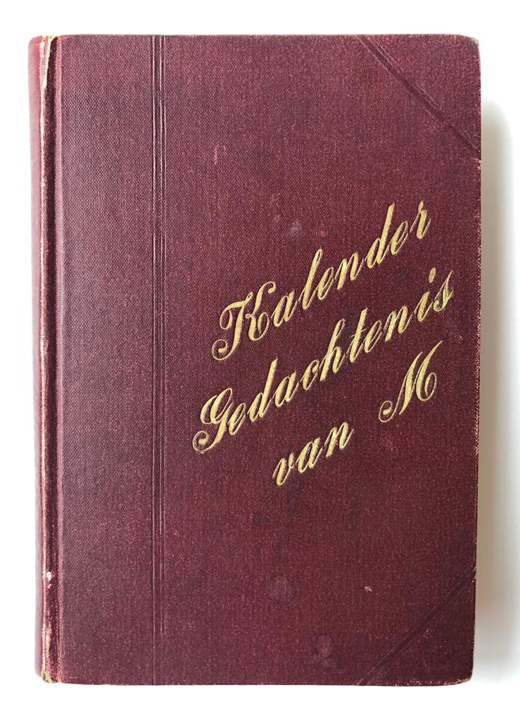  - [Book, calender, 1895] 'Kalender-gedachtenis van M.' gedrukt boekje met blanco pagina's met deze tekst op het omslag. De pagina's gevuld met dagelijkse aantekeningen in manuscript in het jaar 1895, door Diederik Hendrik Goedhart (11-6-1859 - 28-1-1945) te Utrecht, 'corrector van de drukkerij'.