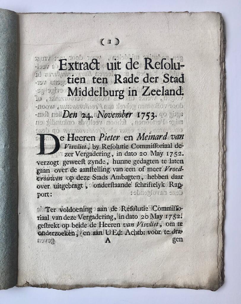  - [Printed publication 1753, midwife] 'Extract uit de resolutien ten Rade der stad Middelburg in Zeeland, den 24-11-1753'. Gedrukt, 4o, 22 pag. Orig. blauw papieren omslag.