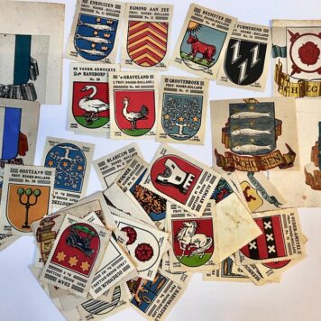 [Various seals and stamps] About 25 stamps and seals with municipal coat of arms/Rond de 25 gemeentezegels, divers.