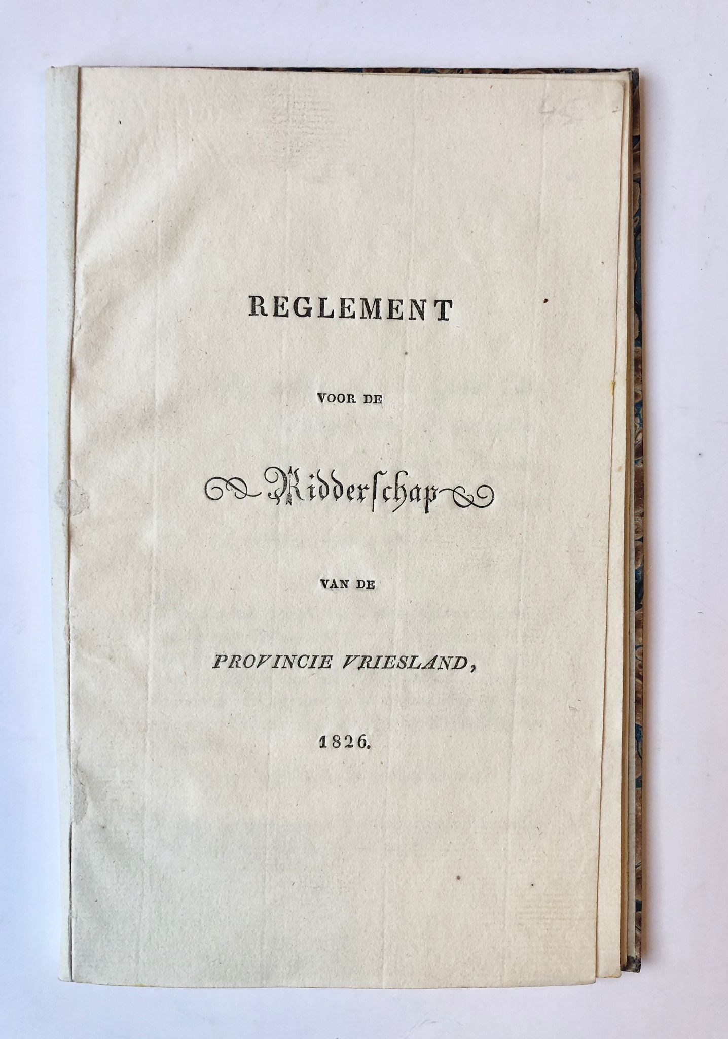 [Friesland 1826] Reglement voor de Ridderschap van de Provincie Vriesland, [s.l., s.n.],1826, 15 pp.