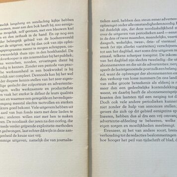 [Eerste Boekenweekgeschenk 1930 / First edition] De uitgever en zijn bedrijf, Nederlandsche Uitgeversbond Amsterdam 1930, 70 pp. With many newspaper articles about the book.