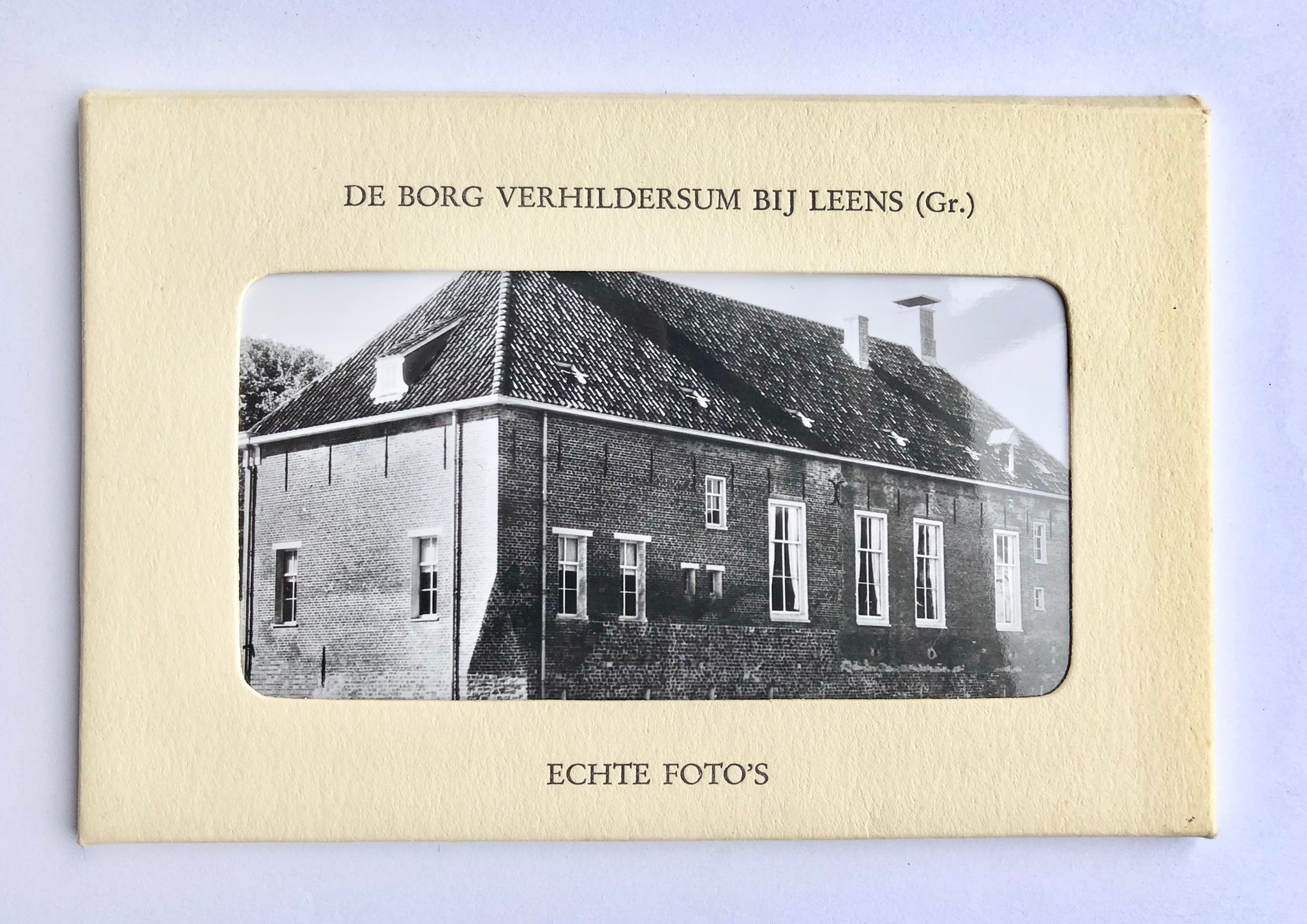 [Groningen, Potography] Brochure + Echte foto’s, De Borg Verhildersum bij Leens (Gr.), 9 foto’s.