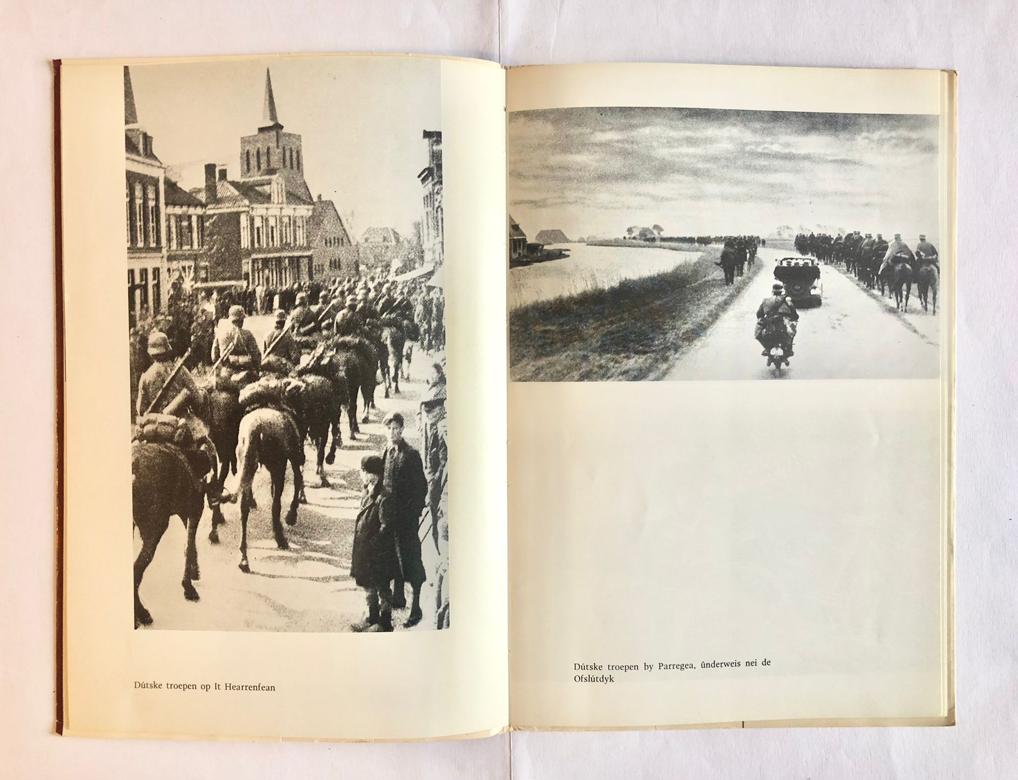 [Friesland, [1910], music] Friesland’s Zanger, een historisch verhaal, Tweede druk, G. F. Callenbach, Nijkerk, [1910] 62 pp.