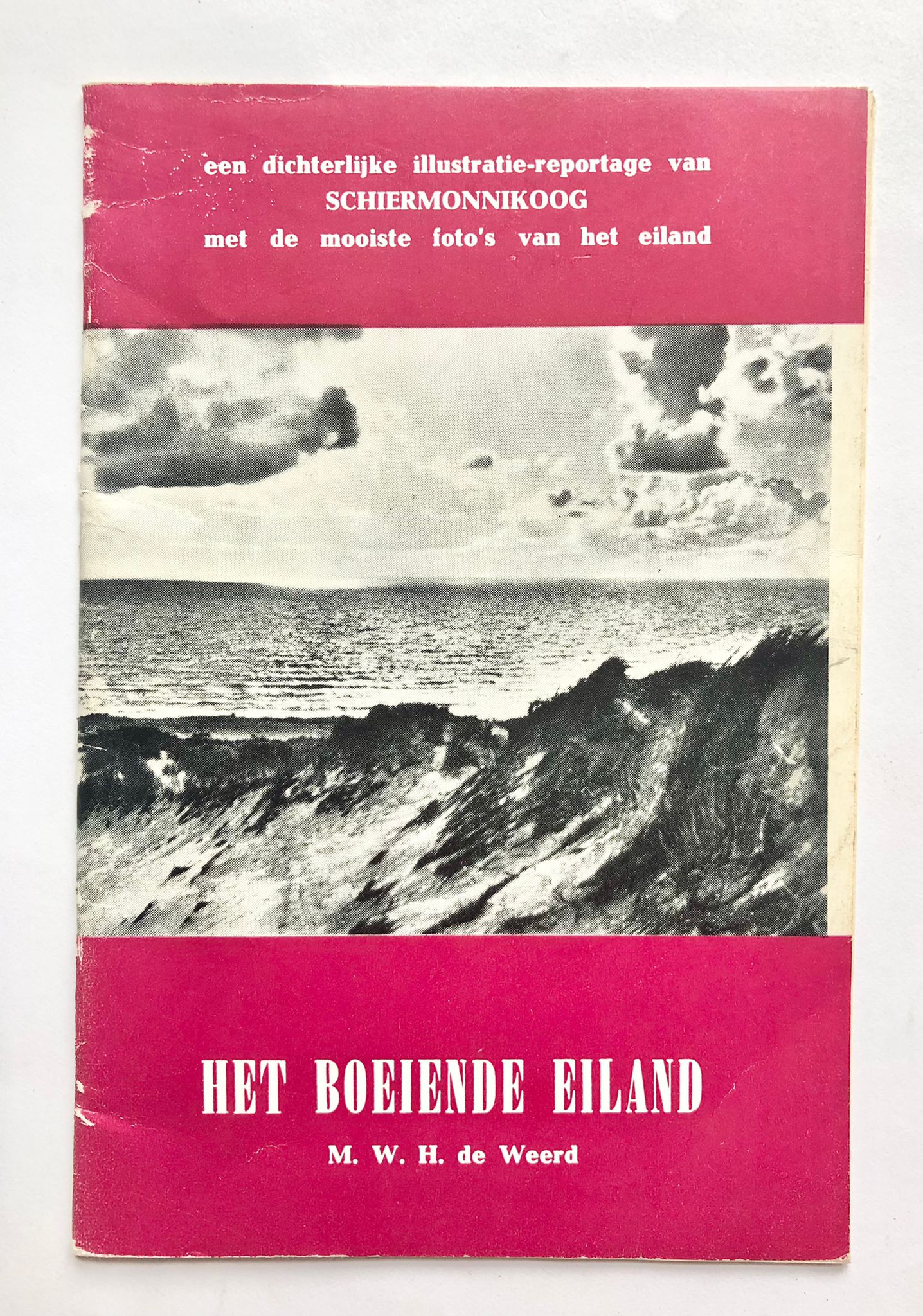 [Schiermonnikoog] Het boeiende Eiland, een dichterlijke illustratie-reportage van Schiermonnikoog met de mooiste foto’s van het eiland, Uitgave ,,Auxilium”, Sneek, 33 pp.