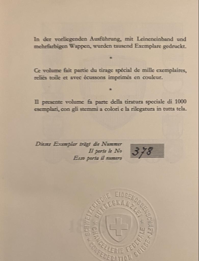 Wappen, Siegel und Verfassung der schweizerischen Eidgenossenschaft und der Kantone, 1848-1948. [Bern] 1948. Geb., geïll., 1317 p. (number 378).