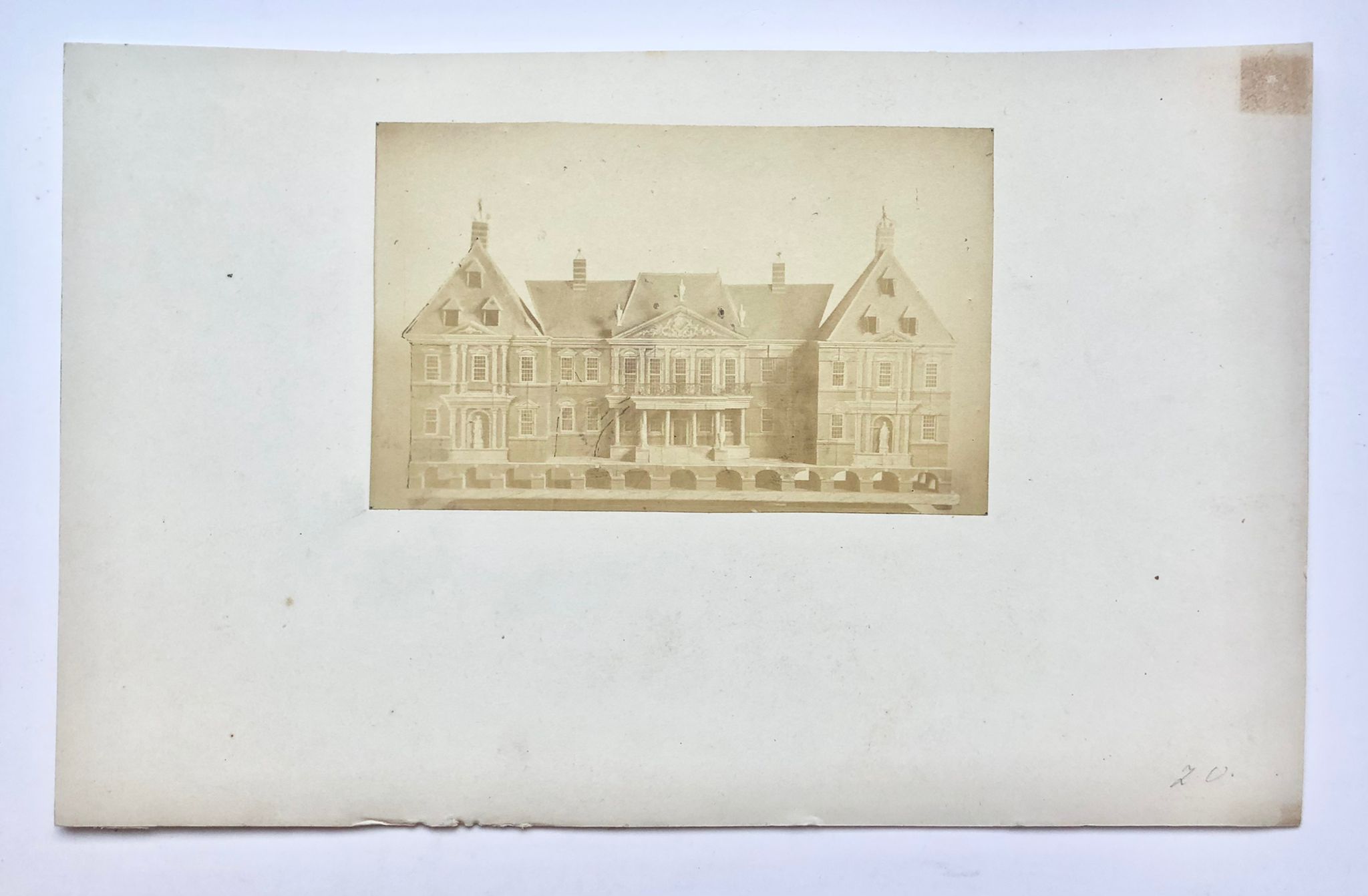 [Photography, reproduction ca 1900] Foto-reproductie (ca. 1900?) van gevel van Slot Honselaarsdijk, 8x13 cm.