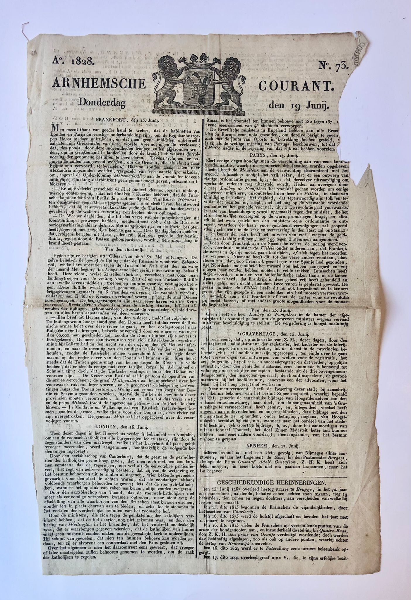 [Newspaper 1828] Arnhemsche Courant van 19-6-1828, met o.a. advertentie van de tandmeester A. Simon Nathans Dentz, tandmeester van den Prins van Oranje.