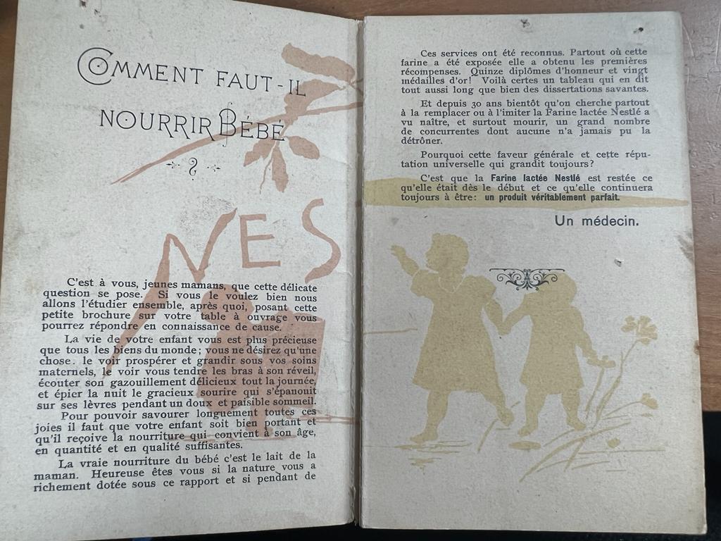 [Leporello, Nestle, 1915] Comment faut-il nourrir Bébé? Each page 160 x 100 mm, total 100 x 990 mm, ca 1915.