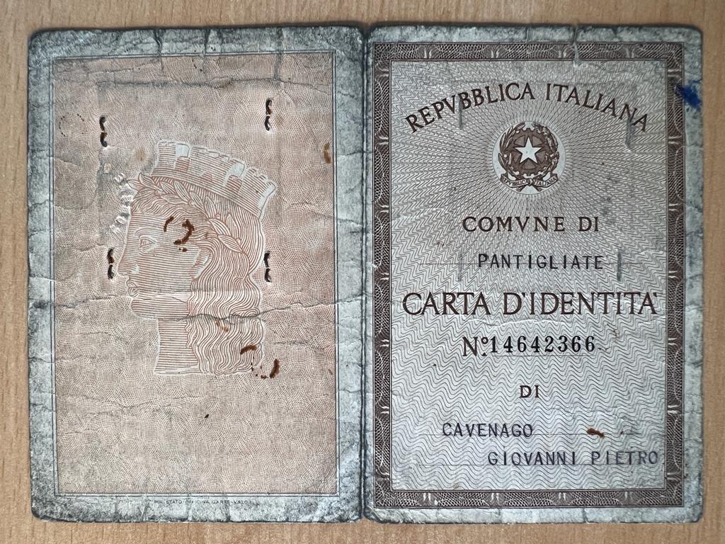 [Italy, Milano, Settala 1975] Identiteitsbewijs voor Giovanni Pietro Cavenago, geboren 10-7-1941 te Settala, d.d. 1975. Met pasfoto.