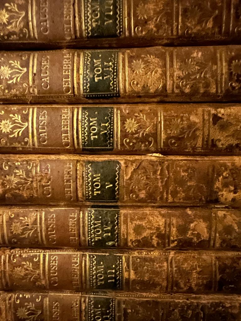[Criminality, legal history, illicit love, 1747-1751] Causes celebres et interessantes avec les jugemens qui les ont decidées. 22 volumes, Den Haag, Jean Neaulme, 1747-1751.