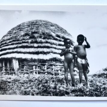 [Afrika] 10 Native life, real photos, Art Publishers (Pty.) Ltd. Durban, 10 pp.