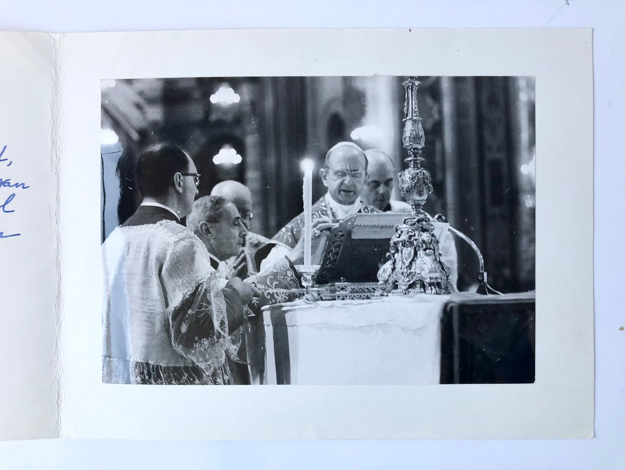  - [Photo bishop Van Lierde, Vatican 1964] Card with photo of bishop Petrus Canisius van Lierde, d.d. Vatican city (Vaticaanstad) 1964. Manuscript, 1 p.