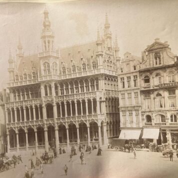 [Three vintage photo's, Brussel, Belgium] Antique vintage photo of Bruxelles Palais de Justice / Broodhuis / Hotel de ville (L.P., phot.), published ca 1900, 3 pp.