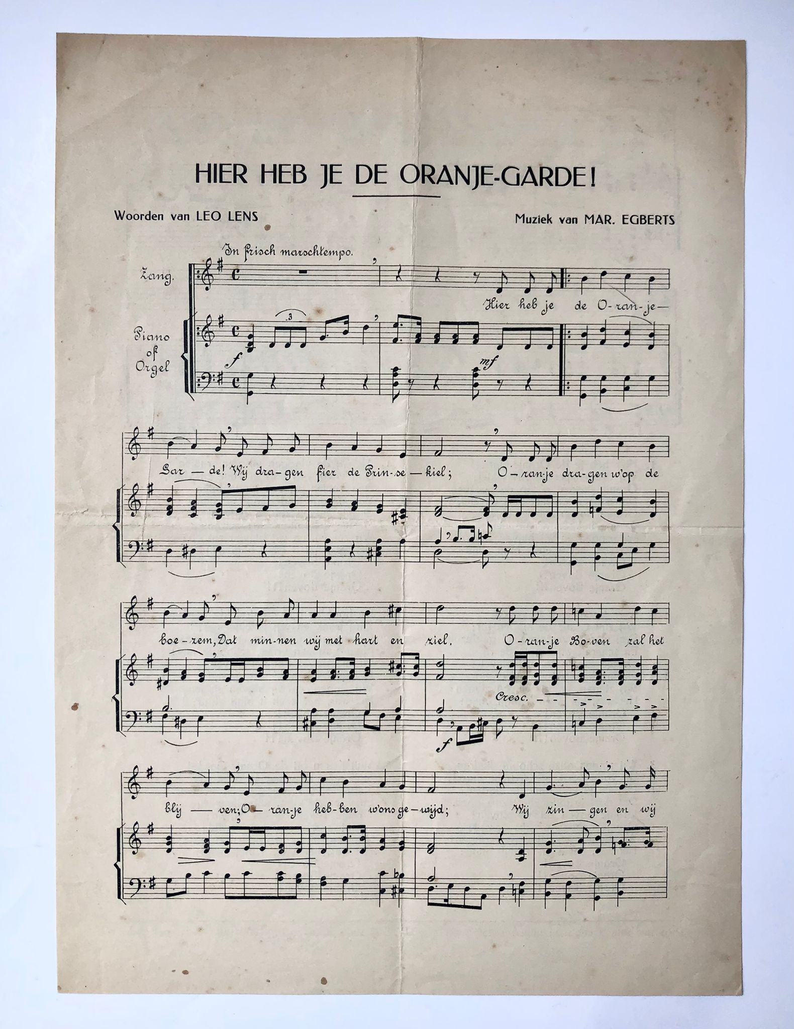 [Music sheets ca 1925] Partituur 'Hier heb je de Oranje-garde'. Woorden Leo Lens, muziek Mar. Egberts. Delft, ca. 1925, printed, 2 pp.