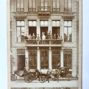 [Photography, Amsterdam, Schuitvlot, students 1895] Album "Souvenir aan het 12,5 jarig bestaan Photographische Inrichting van Nic Schuitvlot 1833-1895 Amsterdam"with 6 original photo's. .