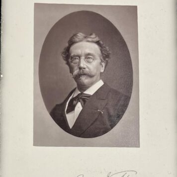 [Original photograph, unknown date] Original photograph pasted on a bigger paper of painter Alexander Hugo Bakker Korff (1824-1882), 1 p.