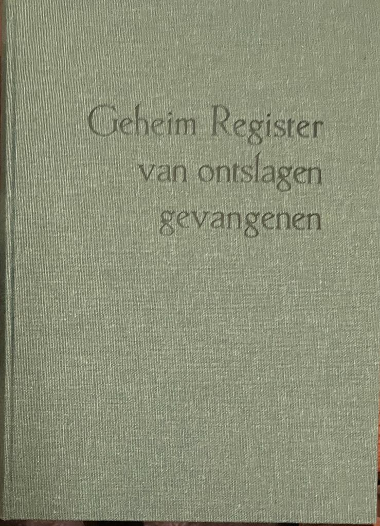 '--- - [Criminality 2008, three linnen volumes] Geheim register van ontslagen gevangenen, jrg. 1 (1882) t/m 5 (1886). Heruitgave z.p. en z.j. [ca 2008], ca 300 pp in three linnen volumes.