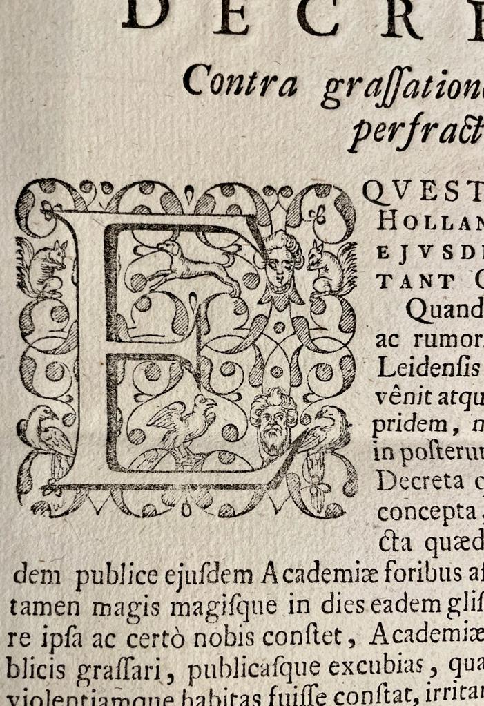  - [Leiden university, pinted publication 18th century] Decretum contra grassationes & vitrorum perfractiones / Decretum de collegiis illicitis. 1627, 1629, 18th century printed on plano.